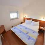 1 Bedroom Amazing In Apartmán Turanj