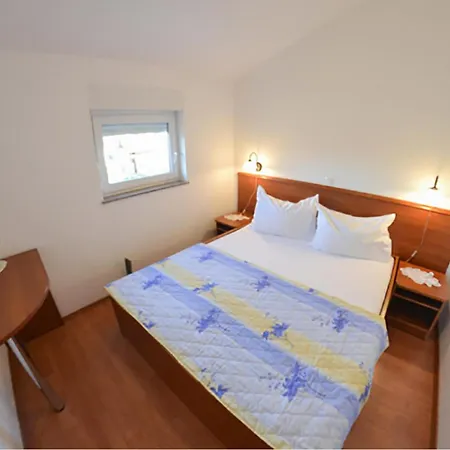 1 Bedroom Amazing In Apartamento Turanj
