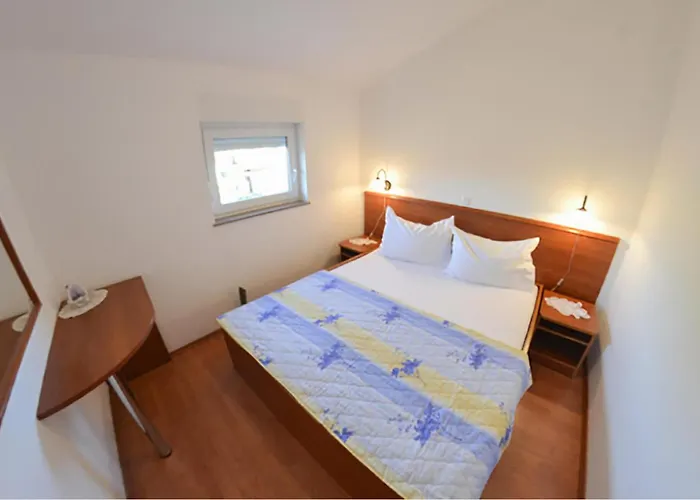 1 Bedroom Amazing In Apartment Turanj