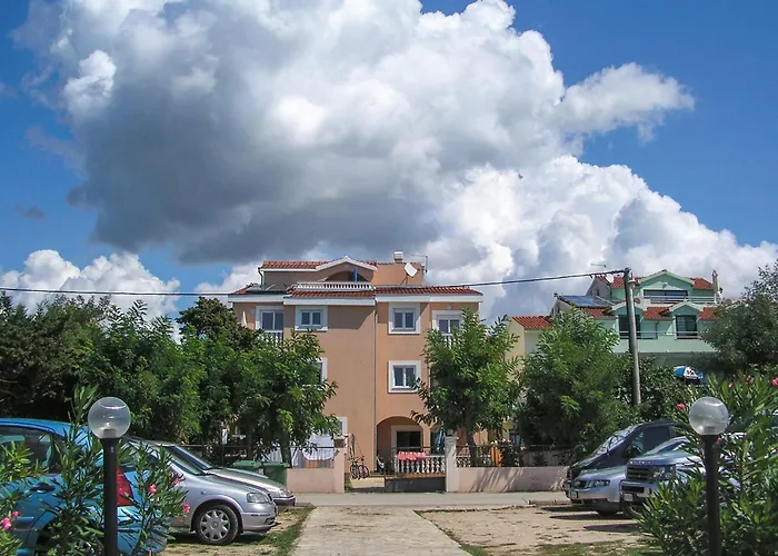 1 Bedroom Amazing In Apartment Turanj